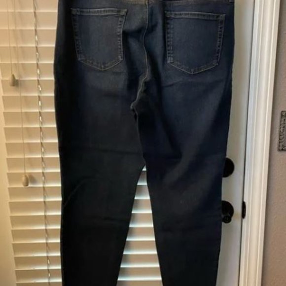 Style & Co. Curvy Skinny Denim Jeans Size 16S. Like New - Picture 4 of 16